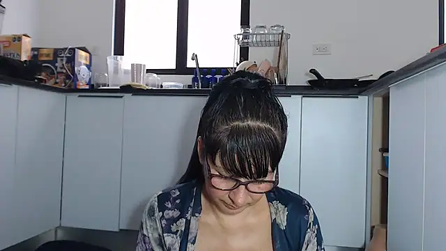 Snapshot of HellenLatin chatting on 06/23/26, 11:14 HellenLatin online show from 06/23/26, 11:14