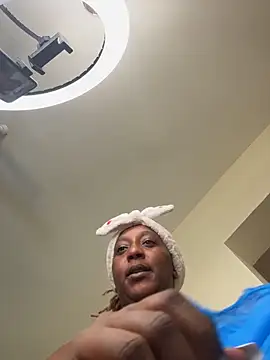 Snapshot of CarlaBeckky chatting on 10/15/25, 05:13 CarlaBeckky online show from 10/15/25, 05:13