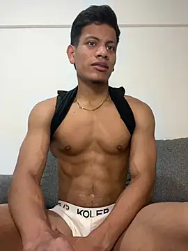 Snapshot of bbchocolate27 chatting on 04/18/26, 10:21 bbchocolate27 online show from 04/18/26, 10:21