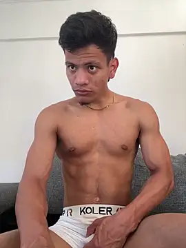 Snapshot of bbchocolate27 chatting on 04/19/26, 06:21 bbchocolate27 online show from 04/19/26, 06:21