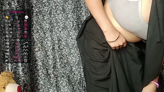 shuhana  online show from 12/23/24, 03:18