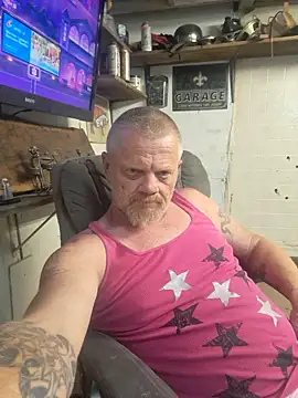 Snapshot of MagicAdmiralty5 chatting on 10/04/25, 07:06 MagicAdmiralty5 online show from 10/04/25, 07:06