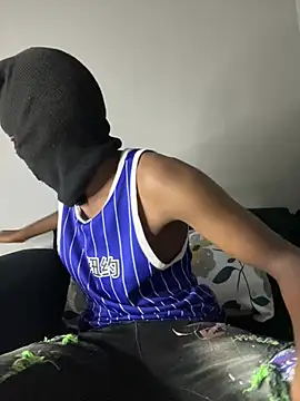 Snapshot of Gifttheskimaskboy chatting on 03/28/26, 10:20 Gifttheskimaskboy online show from 03/28/26, 10:20