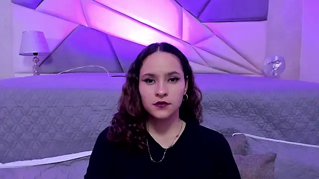 Snapshot of AnnyThompson_ chatting on 02/08/25, 12:49 AnnyThompson  online show from 02/08/25, 12:49