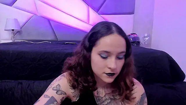 Snapshot of AnnyThompson_ chatting on 02/14/25, 09:10 AnnyThompson  online show from 02/14/25, 09:10