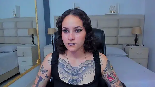 Snapshot of AnnyThompson_ chatting on 10/13/25, 08:42 AnnyThompson  online show from 10/13/25, 08:42