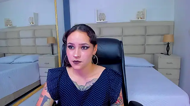 AnnyThompson  online show from 10/29/25, 09:27