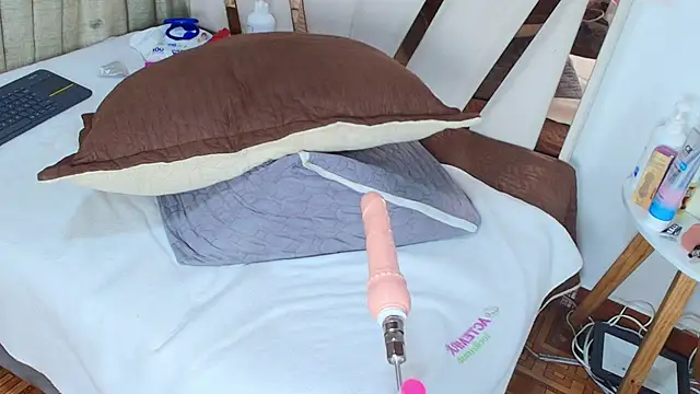 Zoe Curvy online show from 09/25/25, 02:10