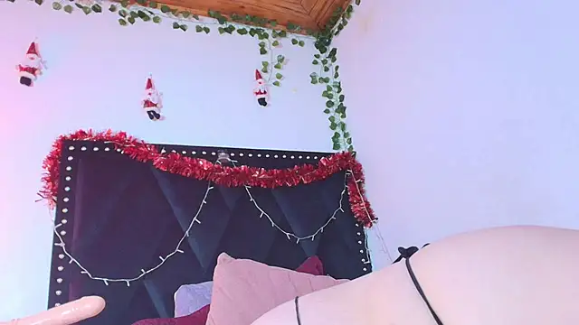 Snapshot of Zoe_Curvy chatting on 12/17/25, 01:28 Zoe Curvy online show from 12/17/25, 01:28