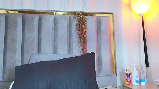 Snapshot of Zoe_Curvy chatting on 02/07/26, 01:26 Zoe Curvy online show from 02/07/26, 01:26