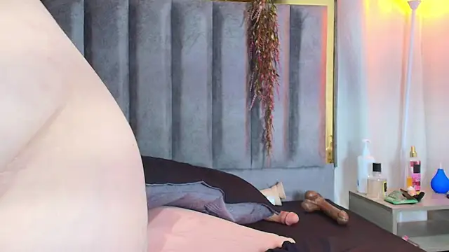 Snapshot of Zoe_Curvy chatting on 02/14/26, 12:51 Zoe Curvy online show from 02/14/26, 12:51