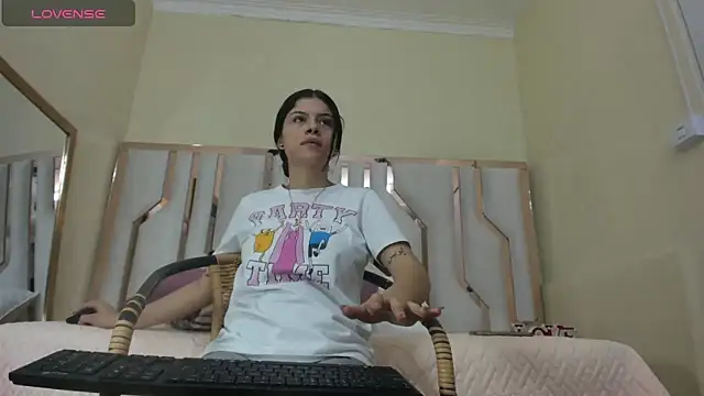 TifanyChill online show from 01/29/25, 06:39