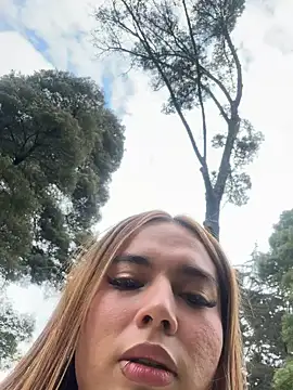 Snapshot of Jules_Anderson chatting on 03/07/25, 03:28 Jules Anderson online show from 03/07/25, 03:28