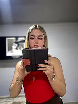 Snapshot of Jules_Anderson chatting on 10/19/25, 02:12 Jules Anderson online show from 10/19/25, 02:12