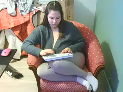 Snapshot of minette-sexy chatting on 12/18/24, 06:35 minette-sexy online show from 12/18/24, 06:35