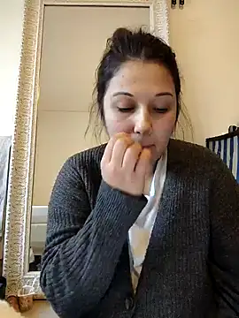 Snapshot of minette-sexy chatting on 12/25/24, 03:06 minette-sexy online show from 12/25/24, 03:06