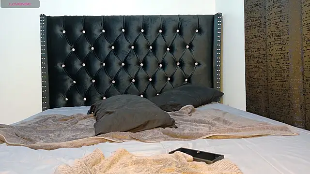 Snapshot of online_bestie chatting on 03/17/25, 06:29 online bestie online show from 03/17/25, 06:29