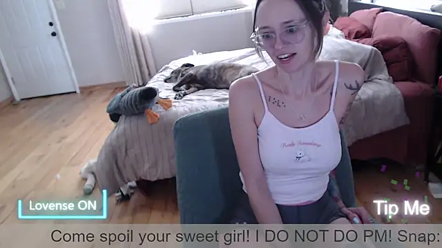 Snapshot of Plantbabeee chatting on 03/12/26, 05:41 Plantbabeee online show from 03/12/26, 05:41