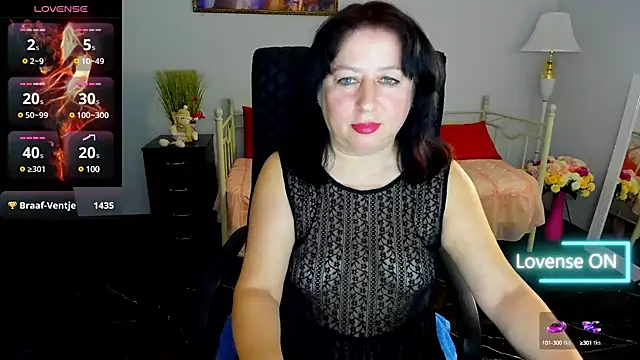 Julia Dean online show from 02/01/25, 04:22