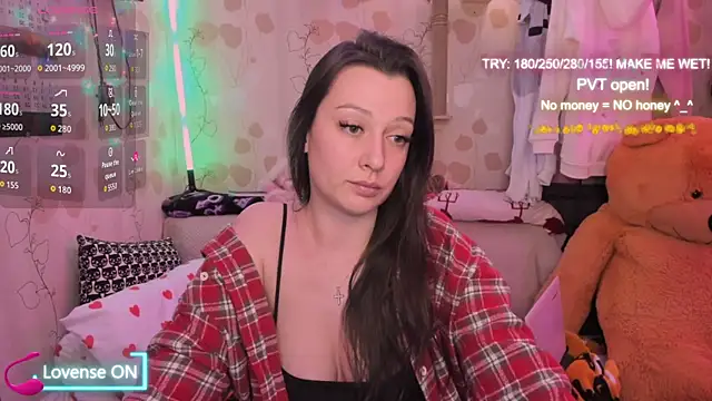 Snapshot of Lilly_Black88888 chatting on 04/13/26, 06:57 Lilly Black88888 online show from 04/13/26, 06:57