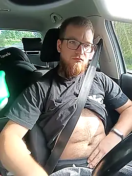 Snapshot of Sweet_bear69 chatting on 09/15/25, 01:22 Sweet bear69 online show from 09/15/25, 01:22