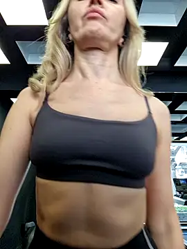 Snapshot of Miss____Mia_ chatting on 02/04/25, 12:11 Miss Mia online show from 02/04/25, 12:11