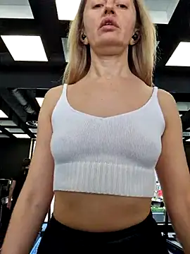 Snapshot of Miss____Mia_ chatting on 02/06/25, 09:32 Miss Mia online show from 02/06/25, 09:32