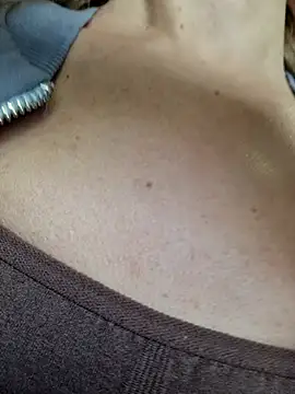 Snapshot of Miss____Mia_ chatting on 02/13/25, 12:00 Miss Mia online show from 02/13/25, 12:00