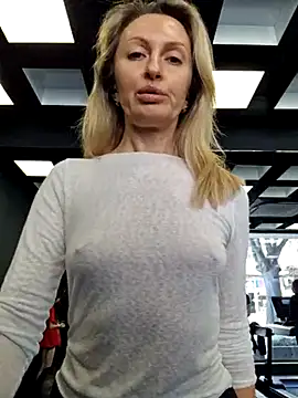 Snapshot of Miss____Mia_ chatting on 02/23/25, 11:33 Miss Mia online show from 02/23/25, 11:33