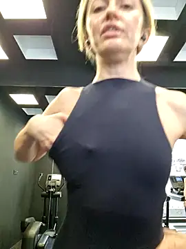 Snapshot of Miss____Mia_ chatting on 02/28/25, 12:09 Miss Mia online show from 02/28/25, 12:09