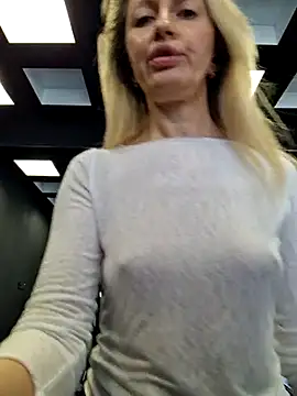 Snapshot of Miss____Mia_ chatting on 03/01/25, 12:23 Miss Mia online show from 03/01/25, 12:23