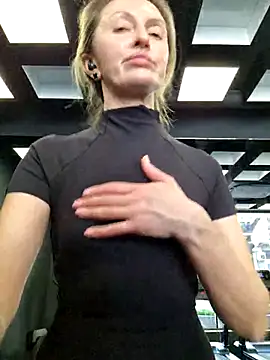 Snapshot of Miss____Mia_ chatting on 03/07/25, 11:51 Miss Mia online show from 03/07/25, 11:51