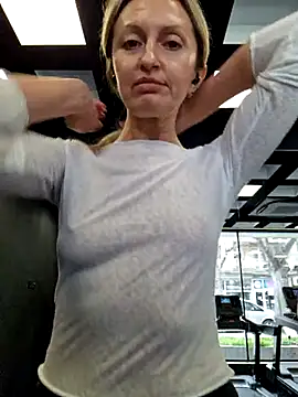 Snapshot of Miss____Mia_ chatting on 03/18/25, 12:14 Miss Mia online show from 03/18/25, 12:14