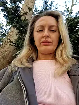 Snapshot of Miss____Mia_ chatting on 03/21/25, 11:12 Miss Mia online show from 03/21/25, 11:12