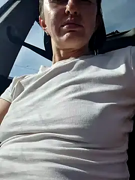 Snapshot of Miss____Mia_ chatting on 09/17/25, 11:01 Miss Mia online show from 09/17/25, 11:01