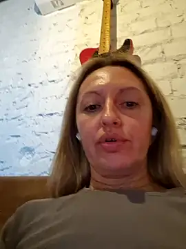 Snapshot of Miss____Mia_ chatting on 09/28/25, 08:52 Miss Mia online show from 09/28/25, 08:52