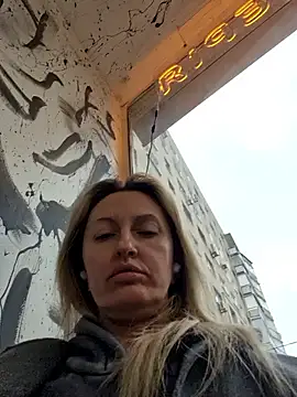 Snapshot of Miss____Mia_ chatting on 10/15/25, 12:05 Miss Mia online show from 10/15/25, 12:05