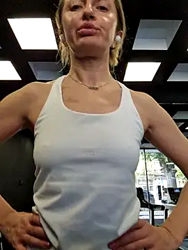 Miss    Mia  online show from 11/17/25, 11:27