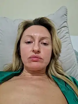 Miss    Mia  online show from 12/14/25, 07:29