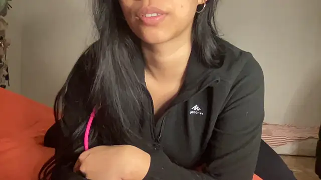 Snapshot of Dulce_latingirl chatting on 03/16/25, 09:47 Dulce latingirl online show from 03/16/25, 09:47