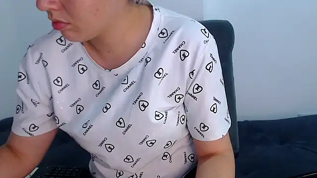 sofi-rojas1 online show from 11/06/25, 11:04