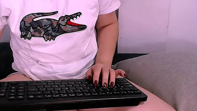 sofi-rojas1 online show from 02/14/26, 09:17