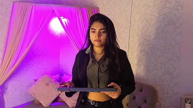 Snapshot of GiselOrtiz chatting on 06/15/26, 11:01 GiselOrtiz online show from 06/15/26, 11:01
