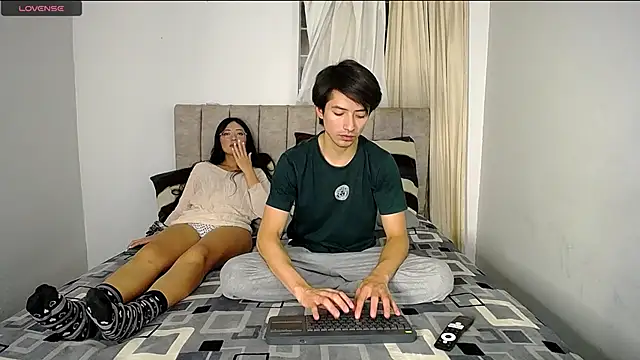 Snapshot of Pinkandyellowpokemon chatting on 12/12/24, 04:04 Pinkandyellowpokemon online show from 12/12/24, 04:04