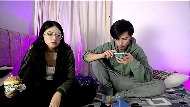 Snapshot of Pinkandyellowpokemon chatting on 12/19/25, 04:30 Pinkandyellowpokemon online show from 12/19/25, 04:30