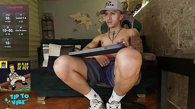 Snapshot of rogert_xx chatting on 02/10/26, 01:43 rogert xx online show from 02/10/26, 01:43