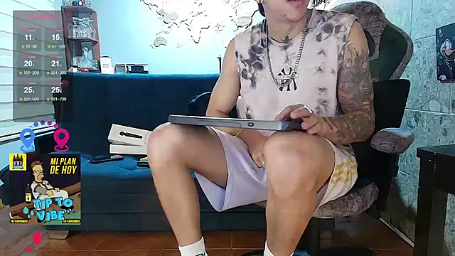 Snapshot of rogert_xx chatting on 02/25/26, 01:04 rogert xx online show from 02/25/26, 01:04