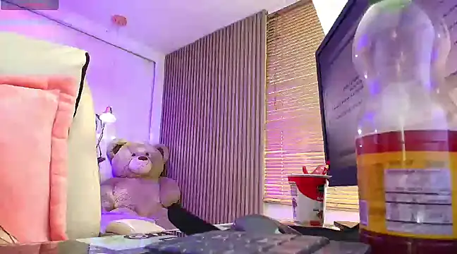 Snapshot of Silvana_monroe chatting on 02/03/25, 04:31 Silvana monroe online show from 02/03/25, 04:31