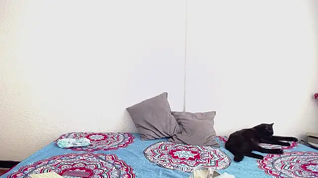 Snapshot of _joanne_and_oliver_ chatting on 09/17/25, 05:14  joanne and oliver  online show from 09/17/25, 05:14