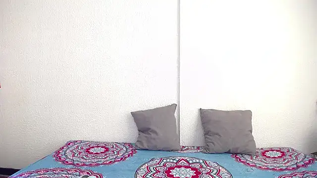 Snapshot of _joanne_and_oliver_ chatting on 09/20/25, 04:41  joanne and oliver  online show from 09/20/25, 04:41